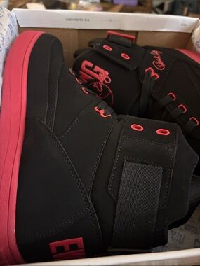 Nike Mens High-Top Sneakers in Black and Red